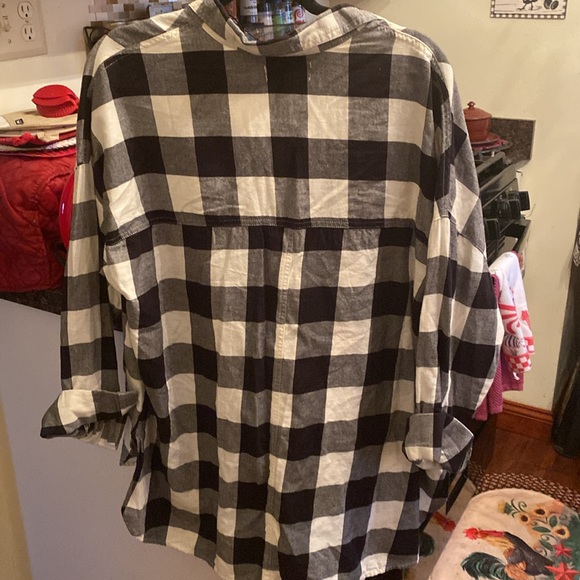 New xl old navy 1/2 button down top - Picture 3 of 5